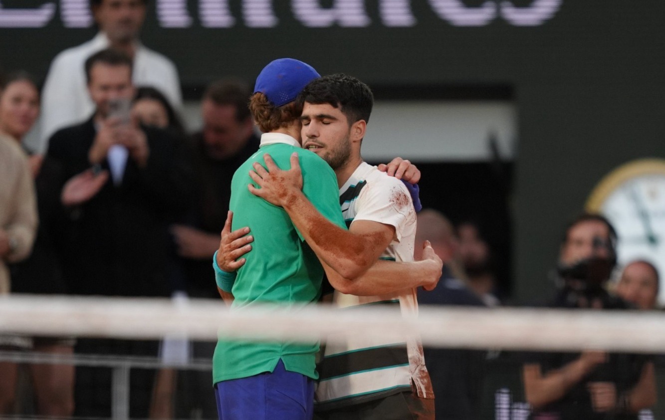 Le moment incroyable qui a fait basculer la finale Sinner–Alcaraz à Roland-Garros 2025