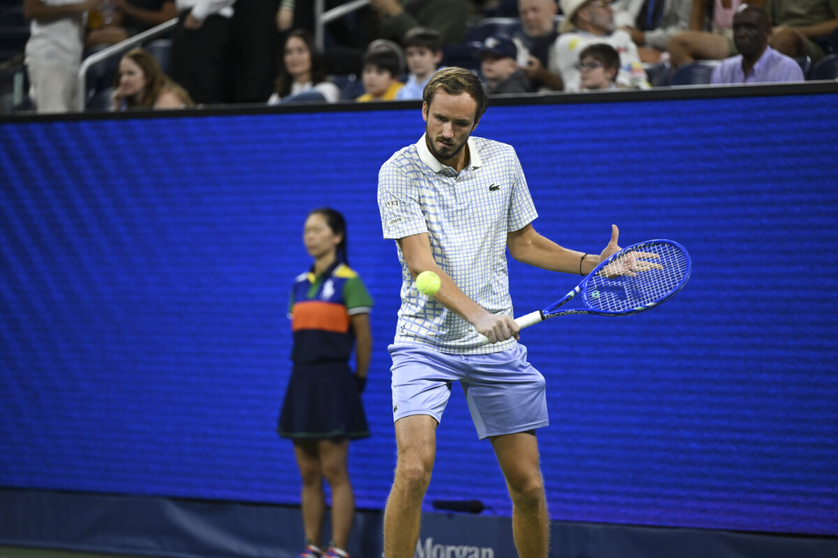 Medvedev en état d’alerte : sa confession choc sur la chaleur de Melbourne qui fait peur aux joueurs