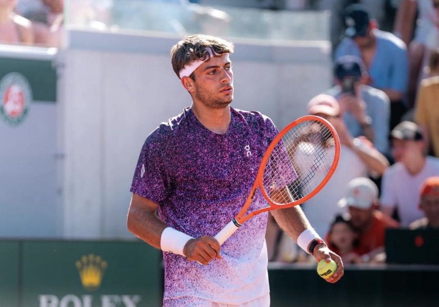 Cobolli crée la surprise à Roland-Garros : la petite révélation italienne qui éjecte Auger-Aliassime et promet une finale inédite