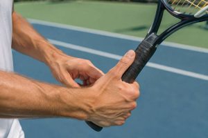 Continental grip au tennis : comment maîtriser cette prise de raquette polyvalente